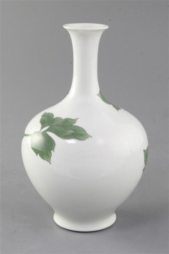 A Japanese porcelain bottle vase, c.1900, by Makuzu Kozan I (1860-1916) height 18.5cm, rim chip